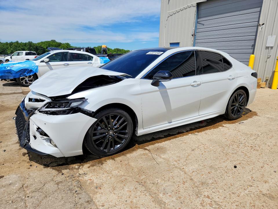 52331046 :رقم المزاد ، 4T1B61HKXJU084028 vin ، 2018 Toyota Camry مزاد بيع