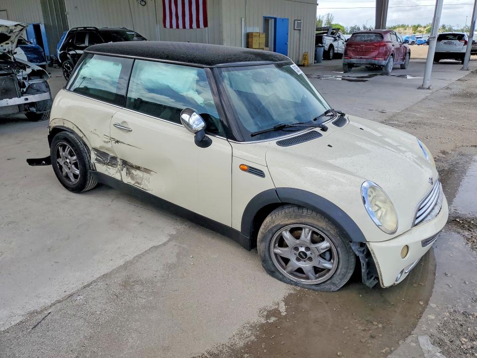 2006 Mini Cooper მანქანა იყიდება აუქციონზე, vin: WMWRC33586TJ75849, აუქციონის ნომერი: 53065236