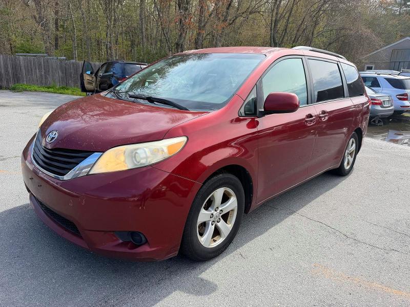 53560116 :رقم المزاد ، 5TDKK3DC1BS078788 vin ، 2011 Toyota Sienna مزاد بيع