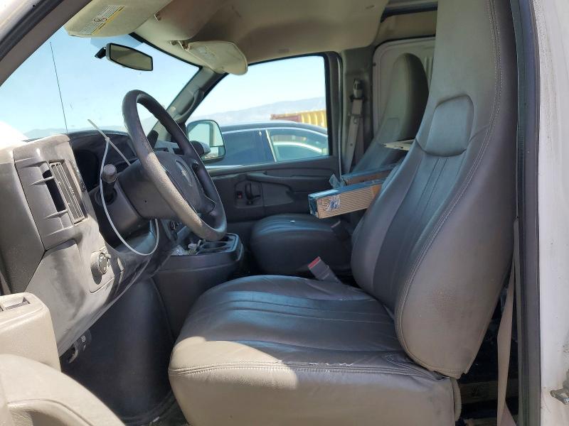 53910946 :رقم المزاد ، 1GCWGFFF8F1106493 vin ، 2015 Chevrolet Express 2500 مزاد بيع