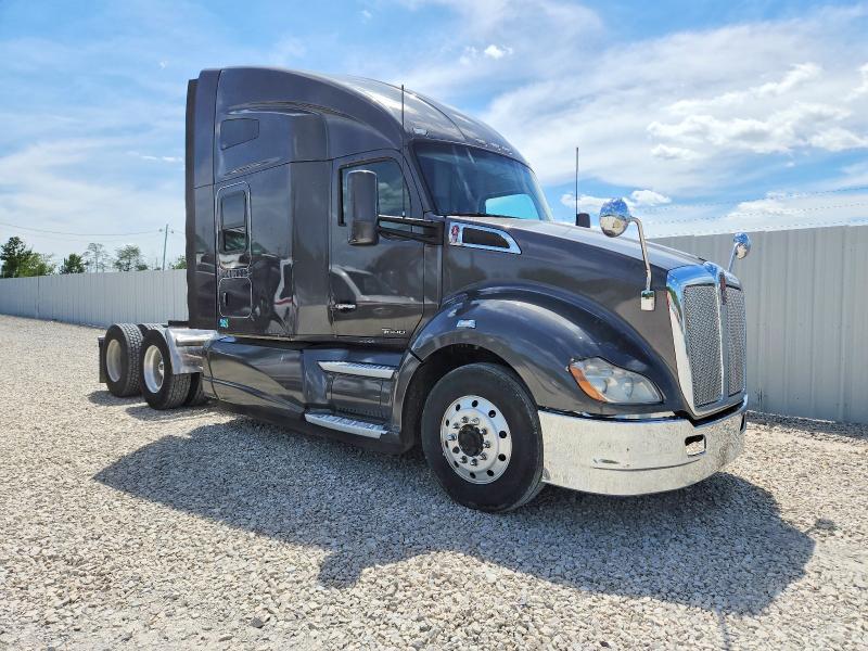 52378636 :رقم المزاد ، 1XKYDP9X8FJ461941 vin ، 2015 Kenworth T680 مزاد بيع