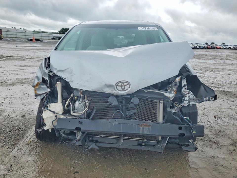 Продажа на аукционе авто 2013 Toyota Sienna, vin: 5TDKK3DC4DS397272, номер лота: 54718196