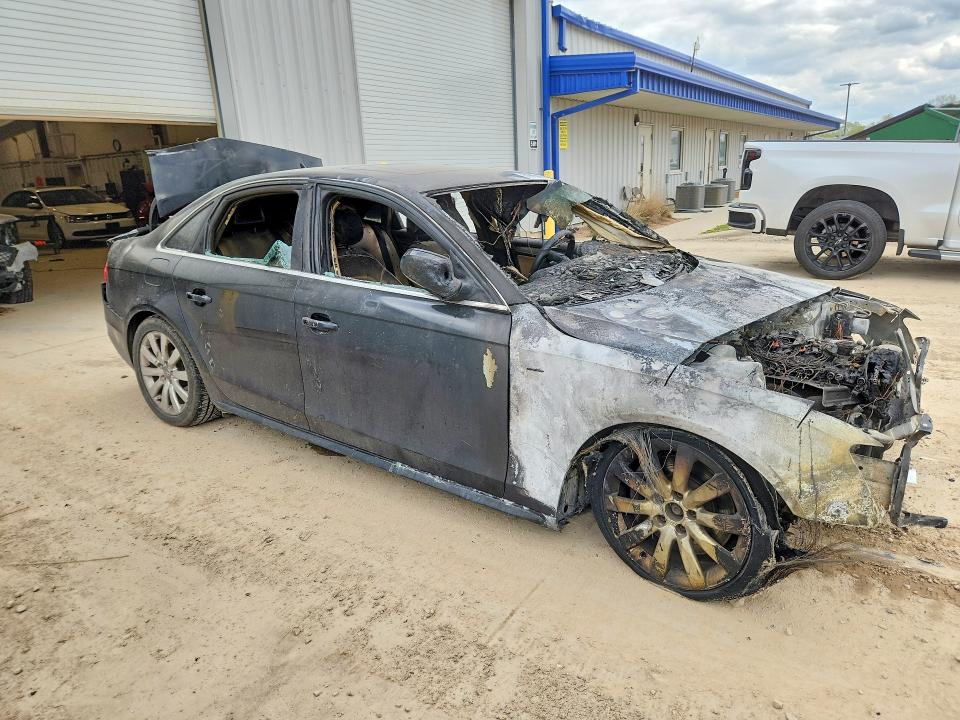 51915076 :رقم المزاد ، WAUBFAFL2FN009743 vin ، 2015 Audi A4 مزاد بيع