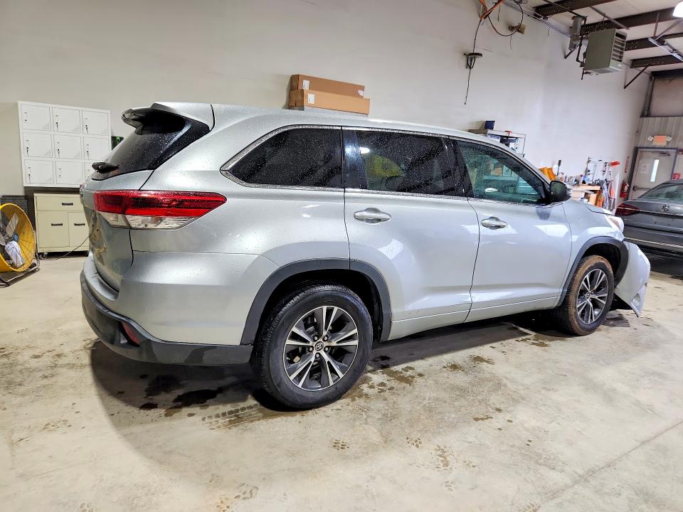 Продажа на аукционе авто 2018 Toyota Highlander, vin: 5TDZARFH0JS035819, номер лота: 55209396