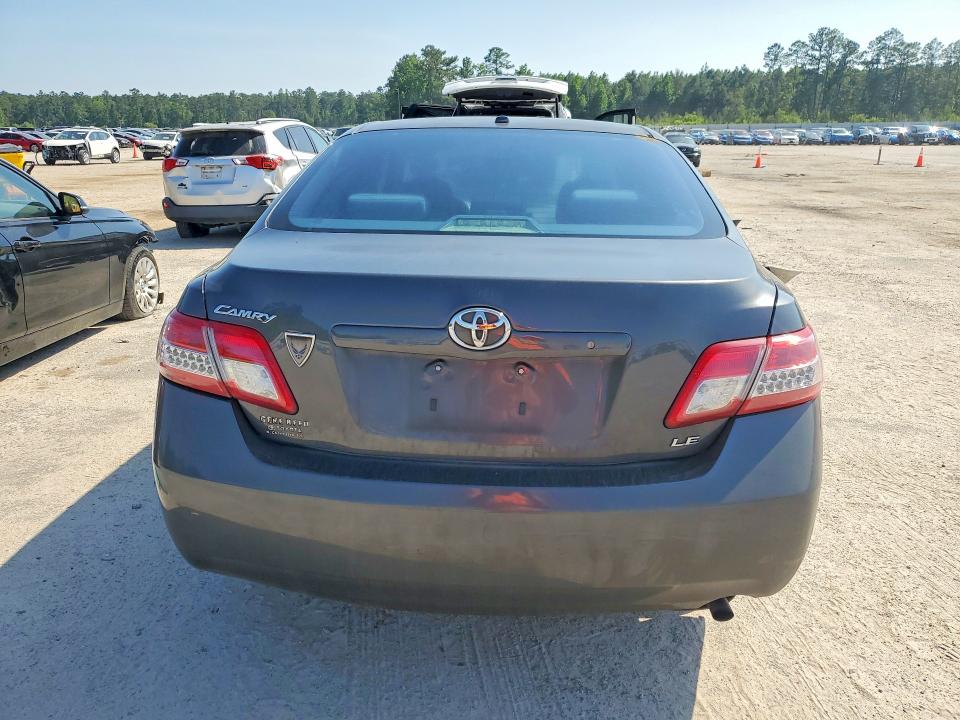 52361196 :رقم المزاد ، 4T1BF3EK3BU118988 vin ، 2011 Toyota Camry مزاد بيع