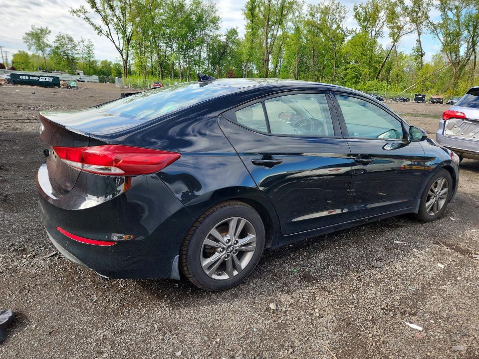 53109576 :رقم المزاد ، 5NPD84LF4JH267230 vin ، 2018 Hyundai Elantra مزاد بيع