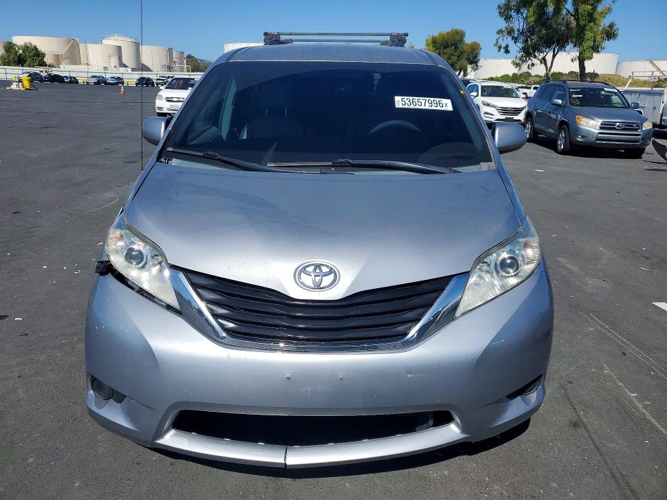 2013 Toyota Sienna მანქანა იყიდება აუქციონზე, vin: 5TDKK3DC5DS282857, აუქციონის ნომერი: 53657996