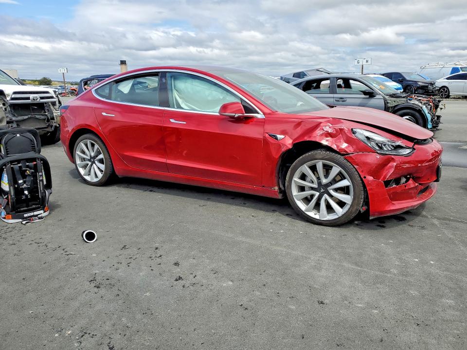 52360746 :رقم المزاد ، 5YJ3E1EAXJF042930 vin ، 2018 Tesla Model 3 مزاد بيع