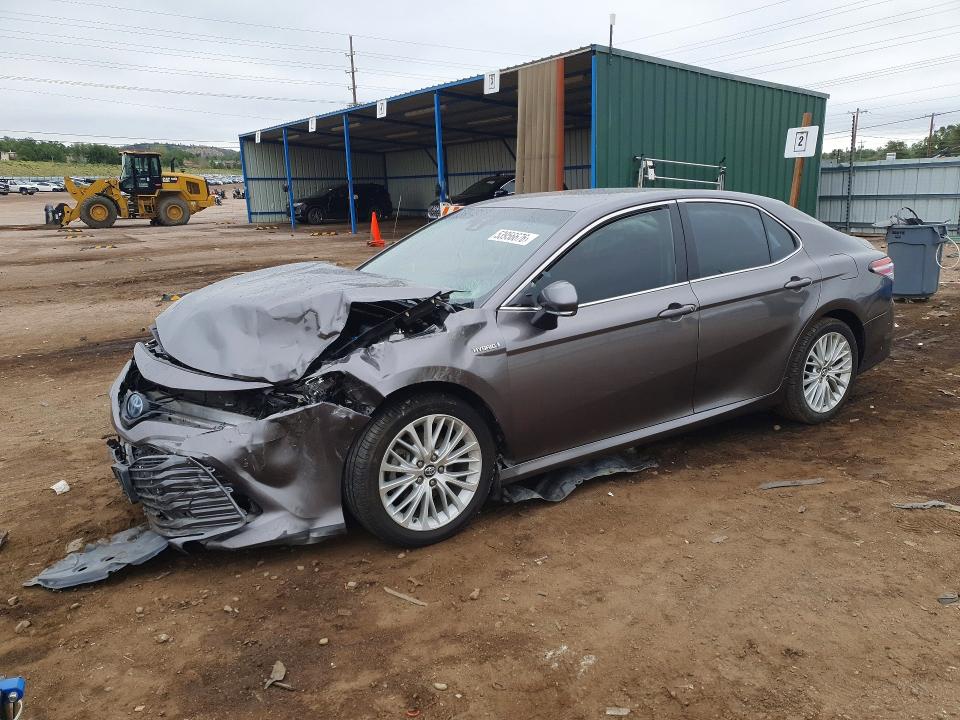 53956676 :رقم المزاد ، 4T1B21HK3JU505826 vin ، 2018 Toyota Camry Hybrid مزاد بيع