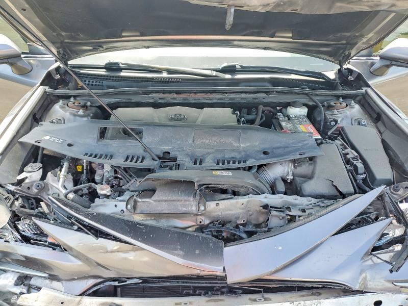 52733896 :رقم المزاد ، 4T1C11AK6MU490678 vin ، 2021 Toyota Camry مزاد بيع