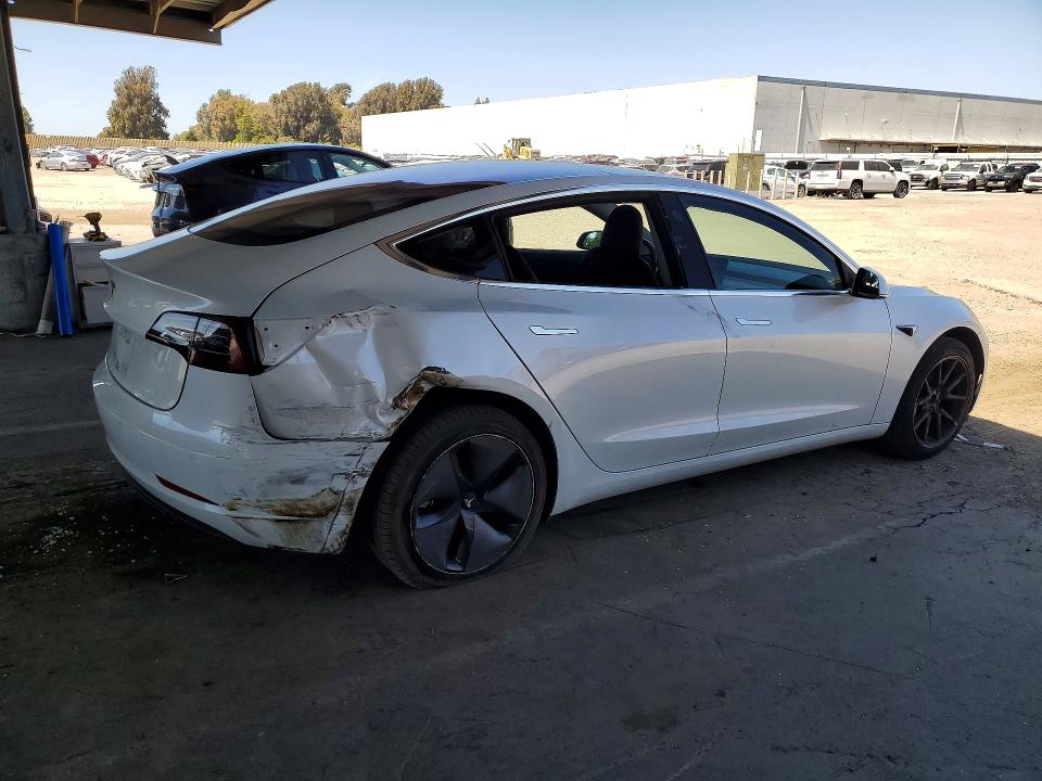 54176506 :رقم المزاد ، 5YJ3E1EA0JF023044 vin ، 2018 Tesla Model 3 مزاد بيع