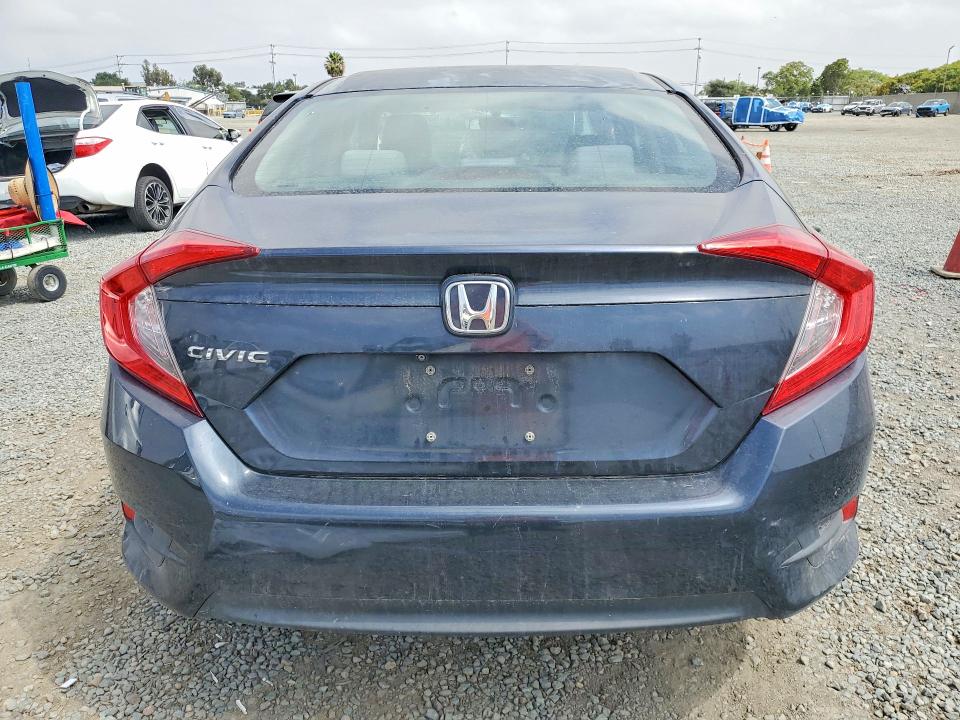 53998426 :رقم المزاد ، 2HGFC2F56JH515650 vin ، 2018 Honda Civic مزاد بيع