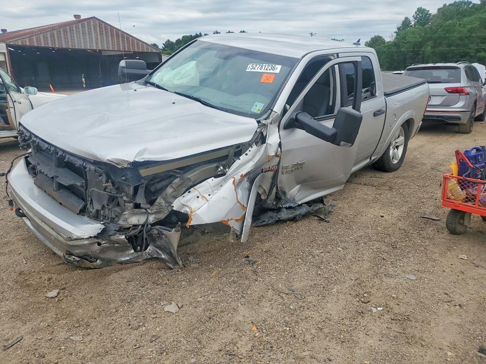 52781236 :رقم المزاد ، 1C6RR6LT6FS639476 vin ، 2015 Ram 1500 مزاد بيع