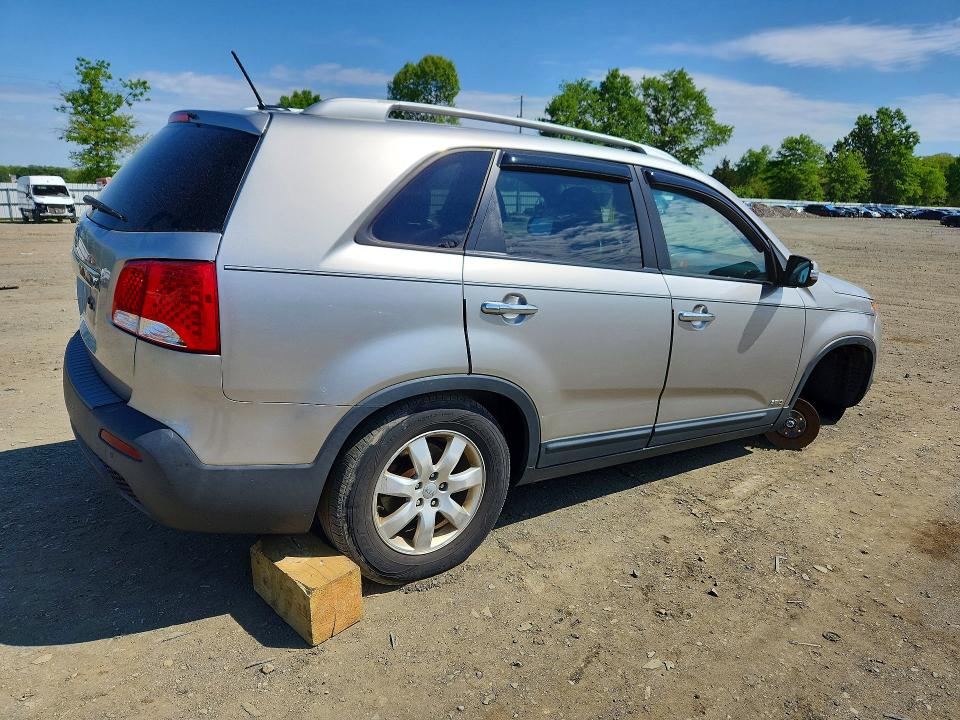 2013 Kia Sorento მანქანა იყიდება აუქციონზე, vin: 5XYKTDA61DG330692, აუქციონის ნომერი: 52696976