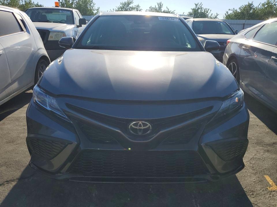 53118796 :رقم المزاد ، 4T1G11AK7NU698202 vin ، 2022 Toyota Camry مزاد بيع