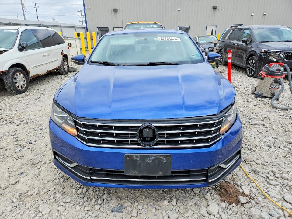 52734326 :رقم المزاد ، 1VWAT7A30HC026201 vin ، 2017 Volkswagen Passat مزاد بيع