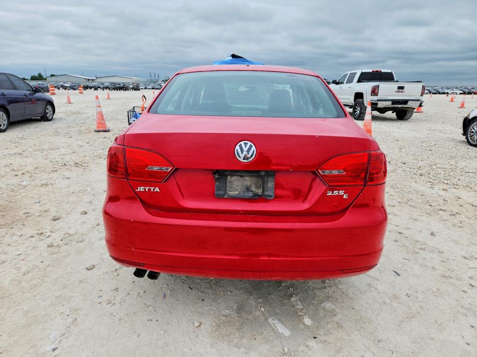 52772636 :رقم المزاد ، 3VWDP7AJ7DM217736 vin ، 2013 Volkswagen Jetta مزاد بيع