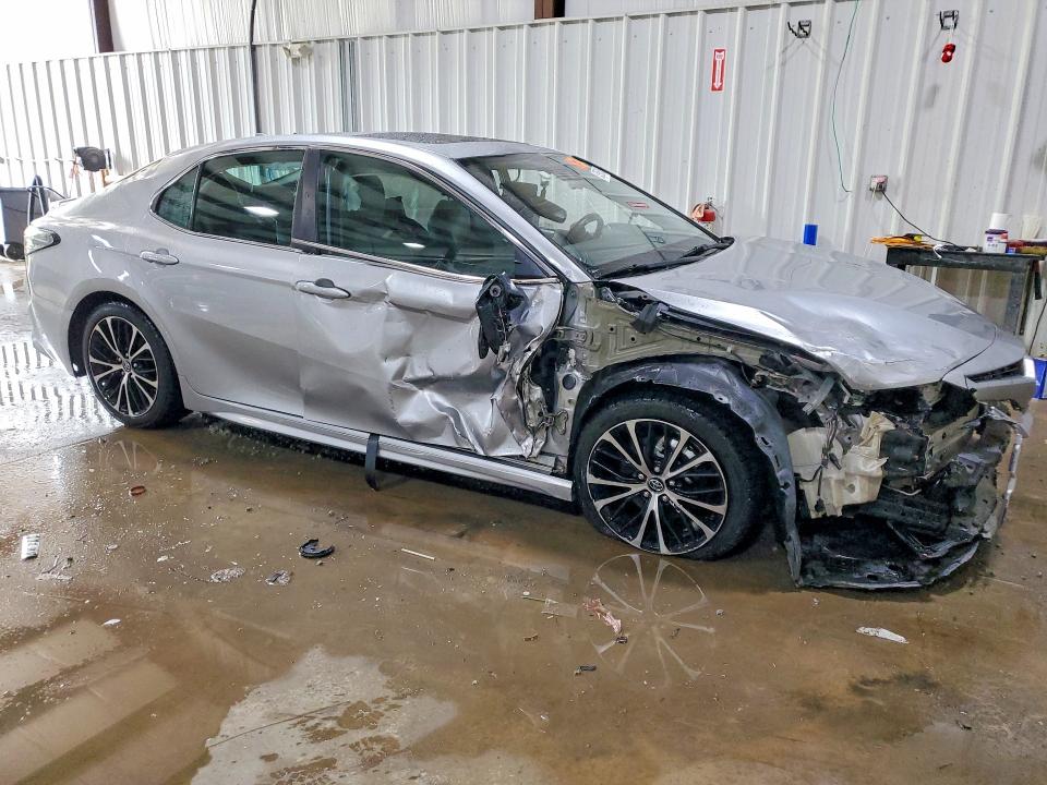 53950136 :رقم المزاد ، 4T1B21HK6JU507702 vin ، 2018 Toyota Camry Hybrid مزاد بيع