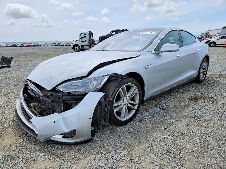Продажа на аукционе авто 2015 Tesla Model S, vin: 5YJSA1H21FF082302, номер лота: 52237696