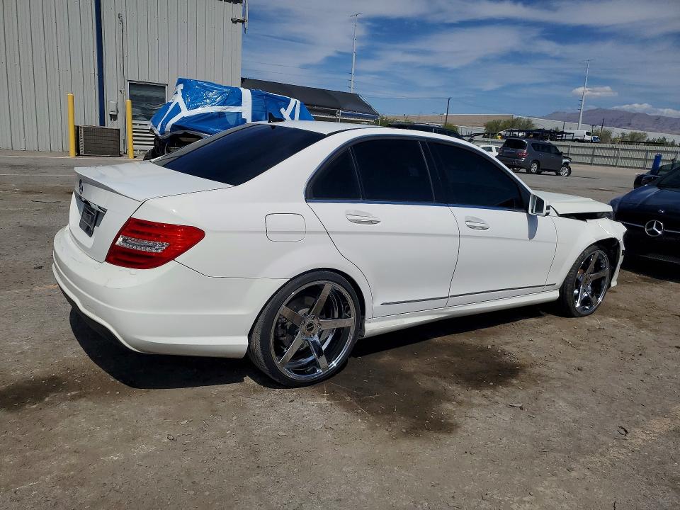 Продажа на аукционе авто 2013 Mercedes-benz C, vin: WDDGF4HB6DA789478, номер лота: 50800326