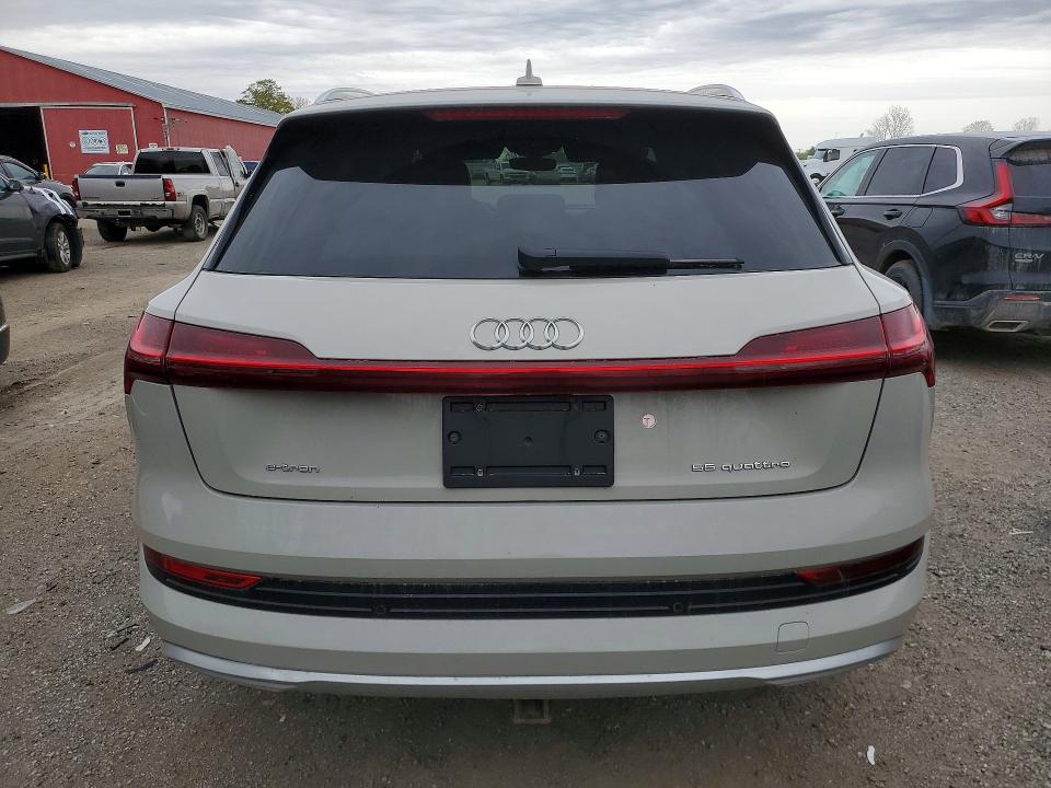 2019 Audi E-tron მანქანა იყიდება აუქციონზე, vin: WA1VAAGE3KB015667, აუქციონის ნომერი: 52663596