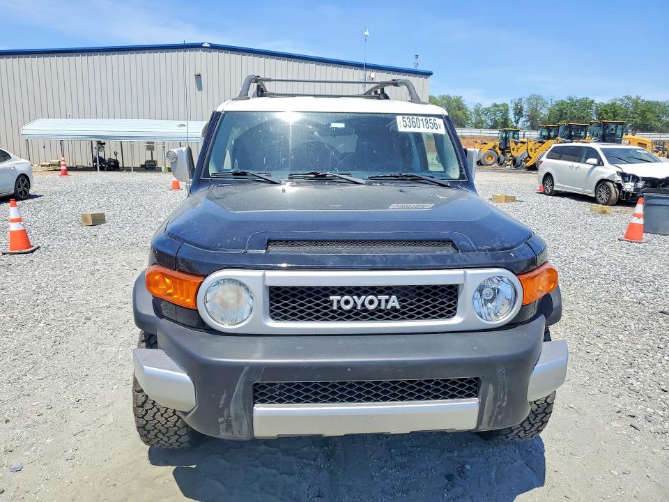 53601856 :رقم المزاد ، JTEBU11F570017355 vin ، 2007 Toyota Fj Cruiser مزاد بيع