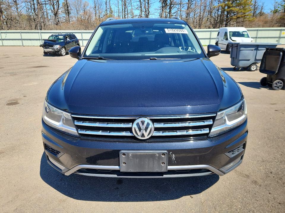 51829086 :رقم المزاد ، 3VV2B7AX8JM032878 vin ، 2018 Volkswagen Tiguan مزاد بيع