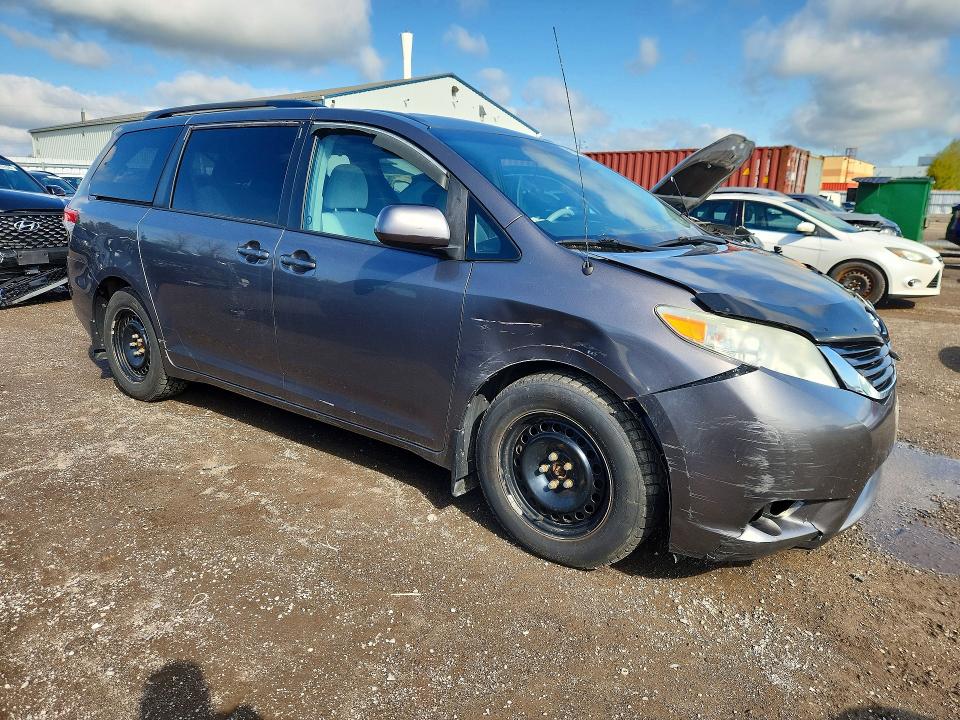 52764816 :رقم المزاد ، 5TDKK3DC5BS137122 vin ، 2011 Toyota Sienna مزاد بيع