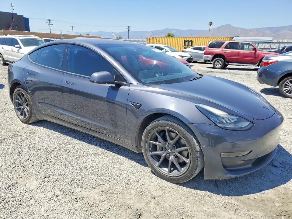 53226146 :رقم المزاد ، 5YJ3E1EA6JF158643 vin ، 2018 Tesla Model 3 مزاد بيع