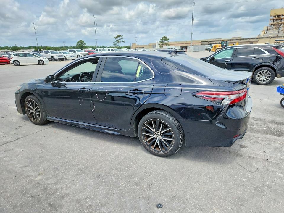 54365816 :رقم المزاد ، 4T1G11AK4MU570255 vin ، 2021 Toyota Camry مزاد بيع