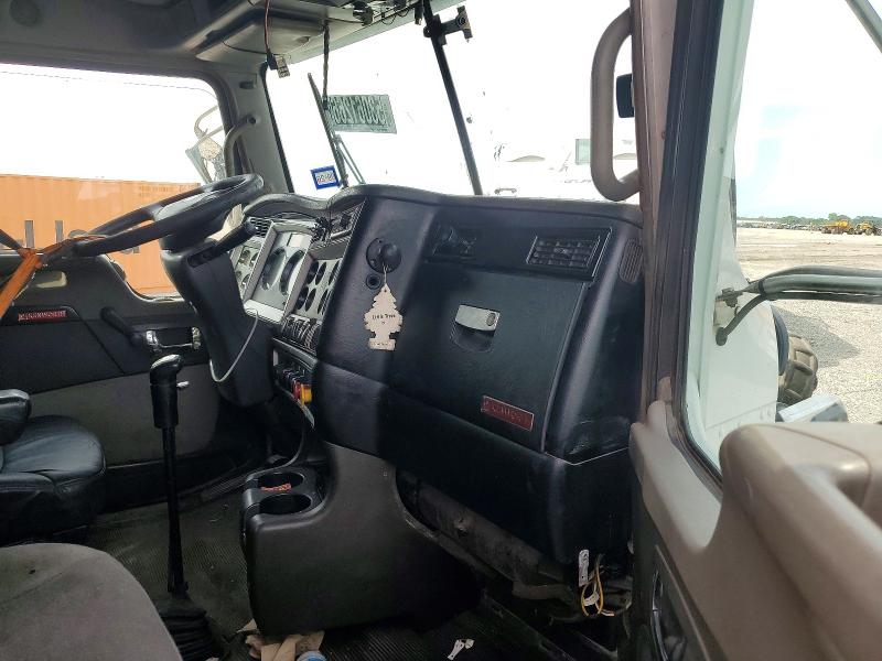 53061266 :رقم المزاد ، 1XKDDP8X2EJ411261 vin ، 2014 Kenworth T800 مزاد بيع
