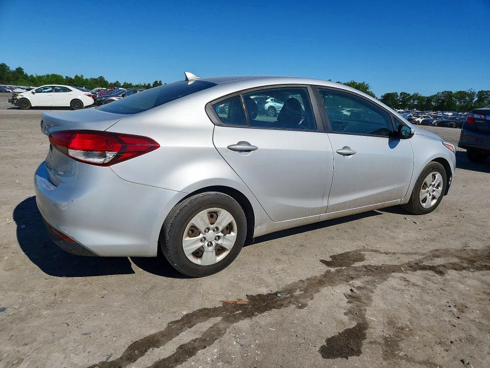 55529966 :رقم المزاد ، 3KPFK4A79JE270778 vin ، 2018 Kia Forte مزاد بيع