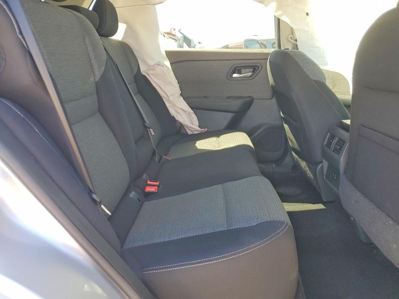 53142486 :رقم المزاد ، 5N1BT3BA1NC725373 vin ، 2022 Nissan Rogue مزاد بيع