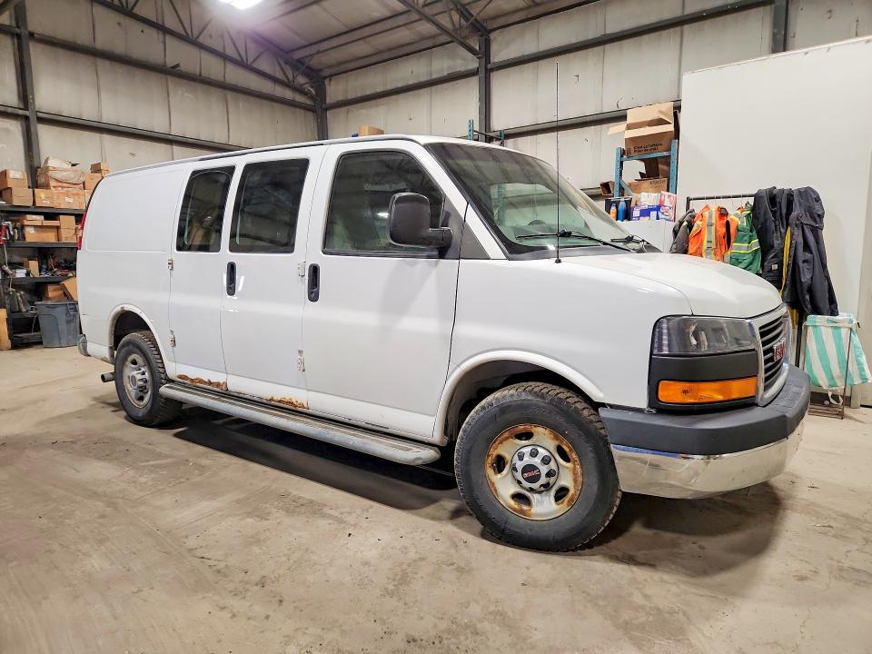 52675206 :رقم المزاد ، 1GTW7FCF2F1174292 vin ، 2015 Gmc Savana مزاد بيع