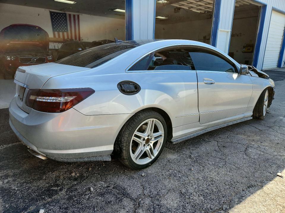 53320726 :رقم المزاد ، WDDKJ7CB2BF070035 vin ، 2011 Mercedes-benz E مزاد بيع