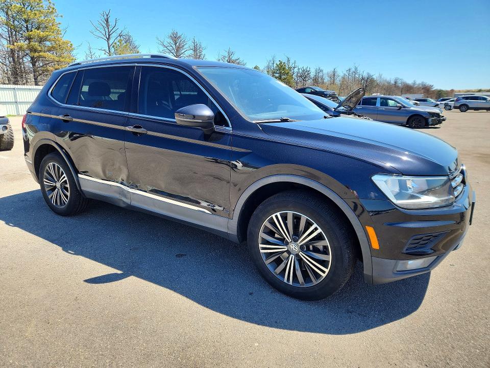 51829086 :رقم المزاد ، 3VV2B7AX8JM032878 vin ، 2018 Volkswagen Tiguan مزاد بيع