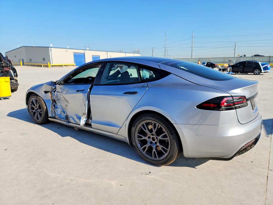 53116946 :رقم المزاد ، 5YJSA1E58SF551202 vin ، 2025 Tesla Model S مزاد بيع