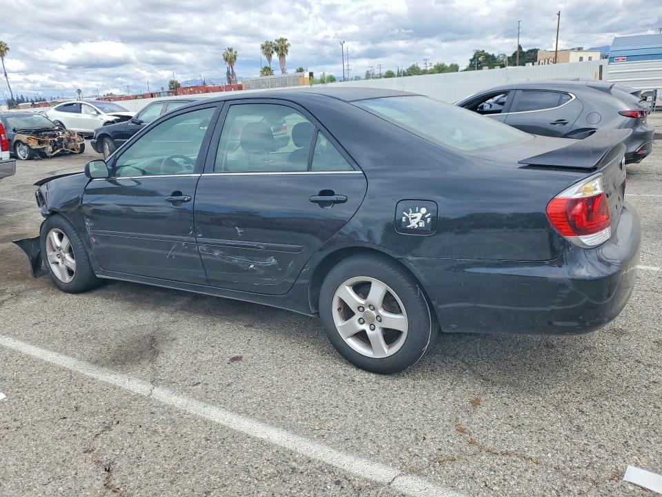 2005 Toyota Camry მანქანა იყიდება აუქციონზე, vin: 4T1BE32K05U051746, აუქციონის ნომერი: 52340526