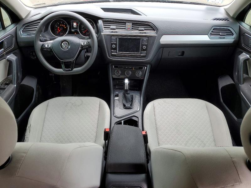 54626216 :رقم المزاد ، 3VV1B7AX7JM037582 vin ، 2018 Volkswagen Tiguan مزاد بيع