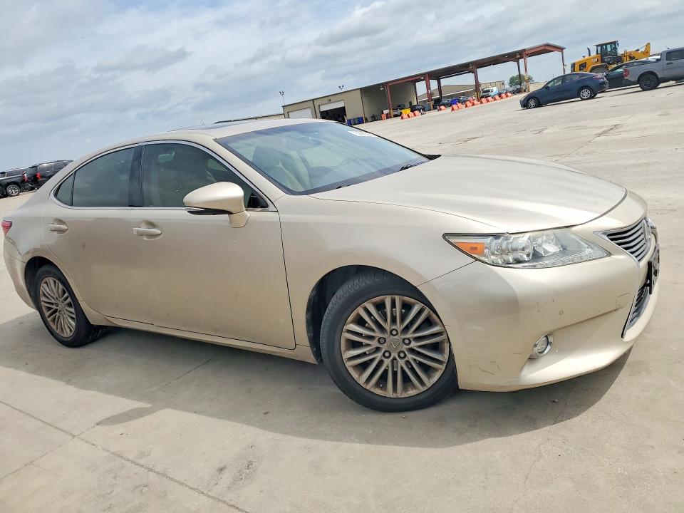 52085206 :رقم المزاد ، JTHBK1GG0E2138384 vin ، 2014 Lexus Es مزاد بيع