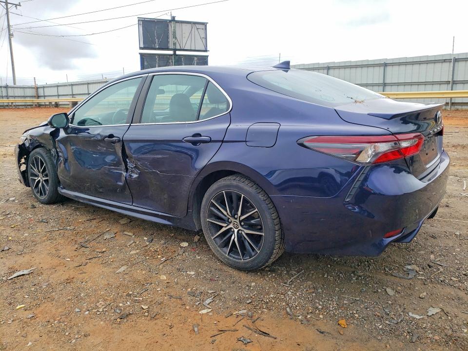 51504706 :رقم المزاد ، 4T1G11AK1NU045932 vin ، 2022 Toyota Camry مزاد بيع