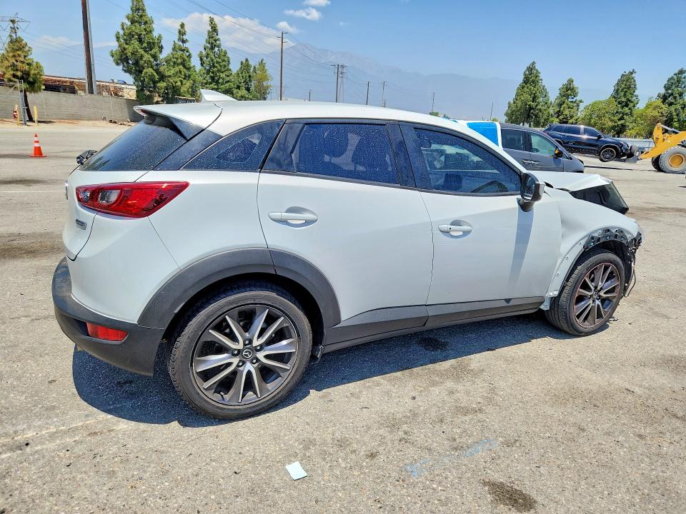 54125376 :رقم المزاد ، JM1DKDC74J0332391 vin ، 2018 Mazda Cx-3 مزاد بيع