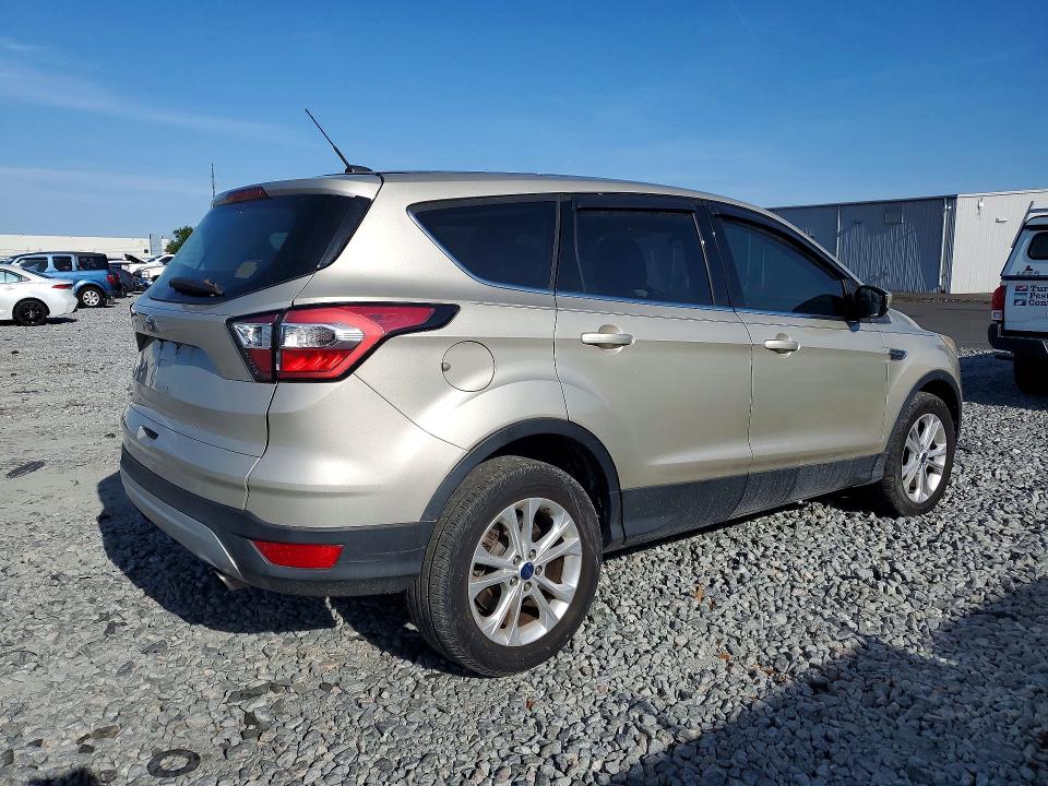 51451486 :رقم المزاد ، 1FMCU0GD2HUC19410 vin ، 2017 Ford Escape مزاد بيع