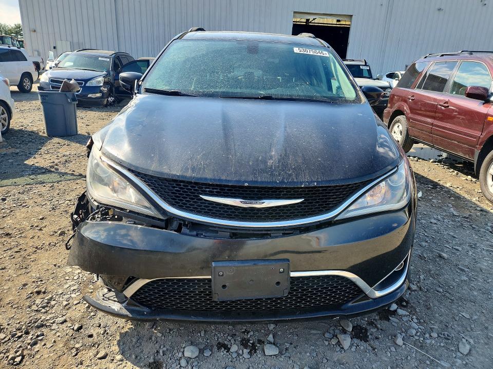 53075046 :رقم المزاد ، 2C4RC1BG6HR642352 vin ، 2017 Chrysler Pacifica مزاد بيع