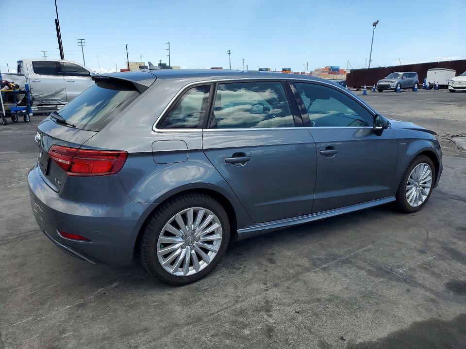 55287416 :رقم المزاد ، WAUTPBFF9HA059180 vin ، 2017 Audi A3 مزاد بيع