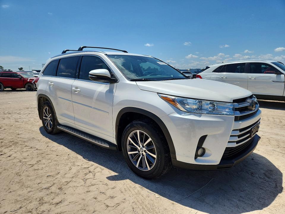 Продажа на аукционе авто 2018 Toyota Highlander, vin: 5TDKZRFH1JS549642, номер лота: 54285236