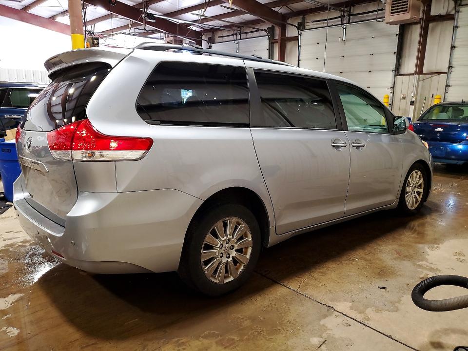 2011 Toyota Sienna მანქანა იყიდება აუქციონზე, vin: 5TDDK3DC3BS010555, აუქციონის ნომერი: 53637896