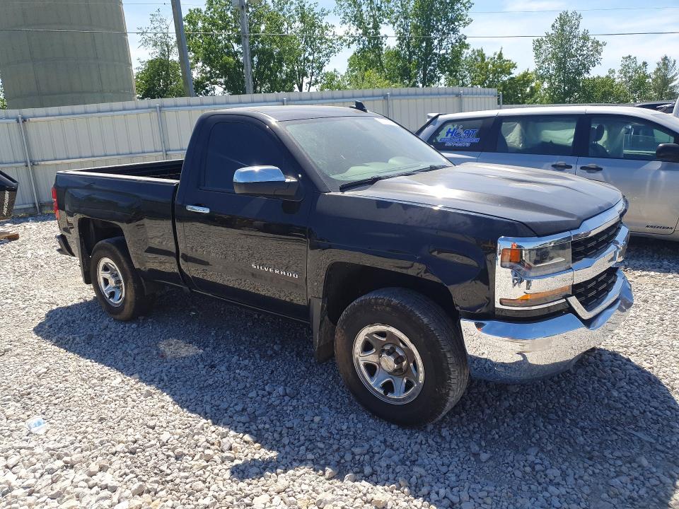 52700596 :رقم المزاد ، 1GCNKNEC6HZ324285 vin ، 2017 Chevrolet 1500 Silve مزاد بيع