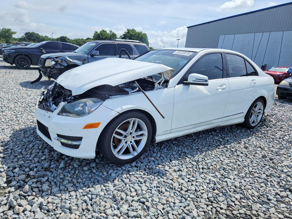 55220976 :رقم المزاد ، WDDGF4HBXDR271049 vin ، 2013 Mercedes-benz C مزاد بيع