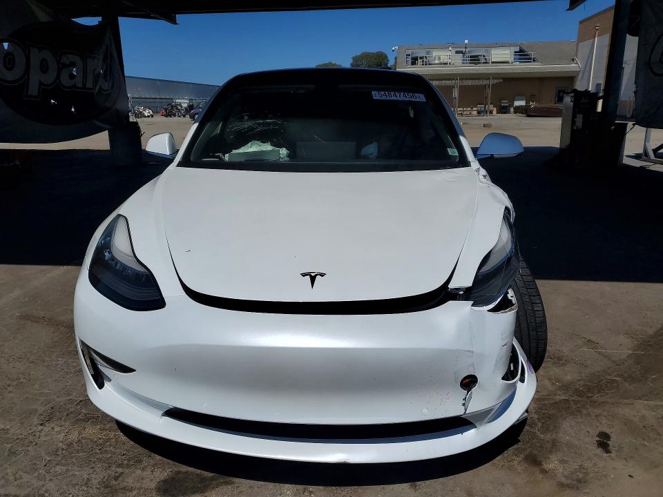 54847456 :رقم المزاد ، 5YJ3E1EA3JF161841 vin ، 2018 Tesla Model 3 مزاد بيع